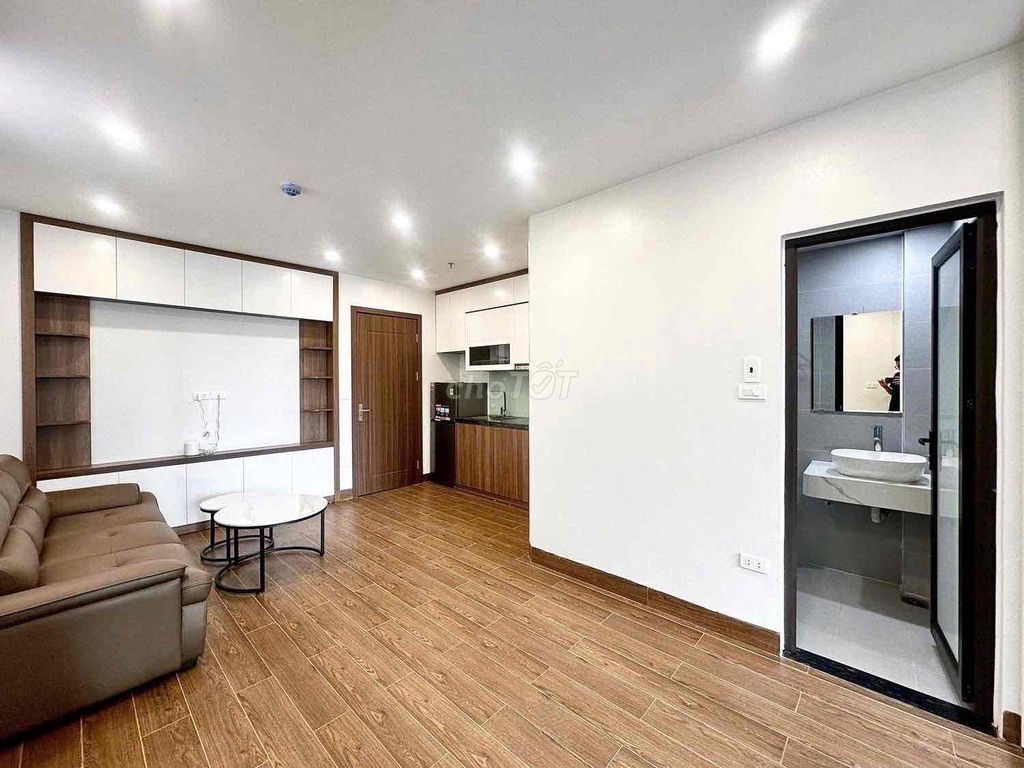 High-class apartment. A 40-foot bedroom at the 3 Tháng 2 overpass.