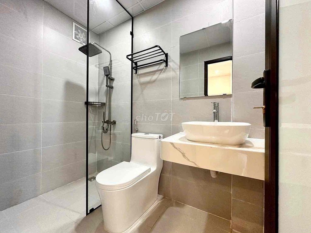 High-class apartment. A 40-foot bedroom at the 3 Tháng 2 overpass.