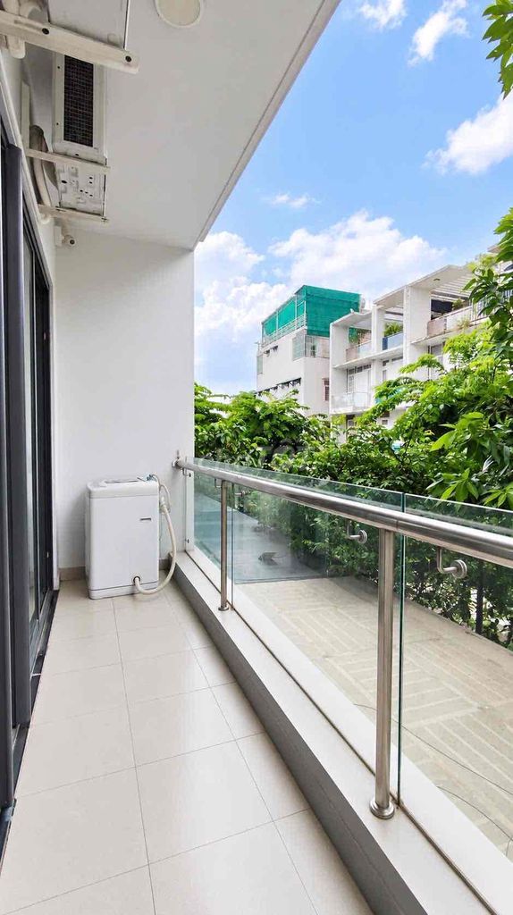 Tell Zhang 2 Balcony de la New 100% right away.