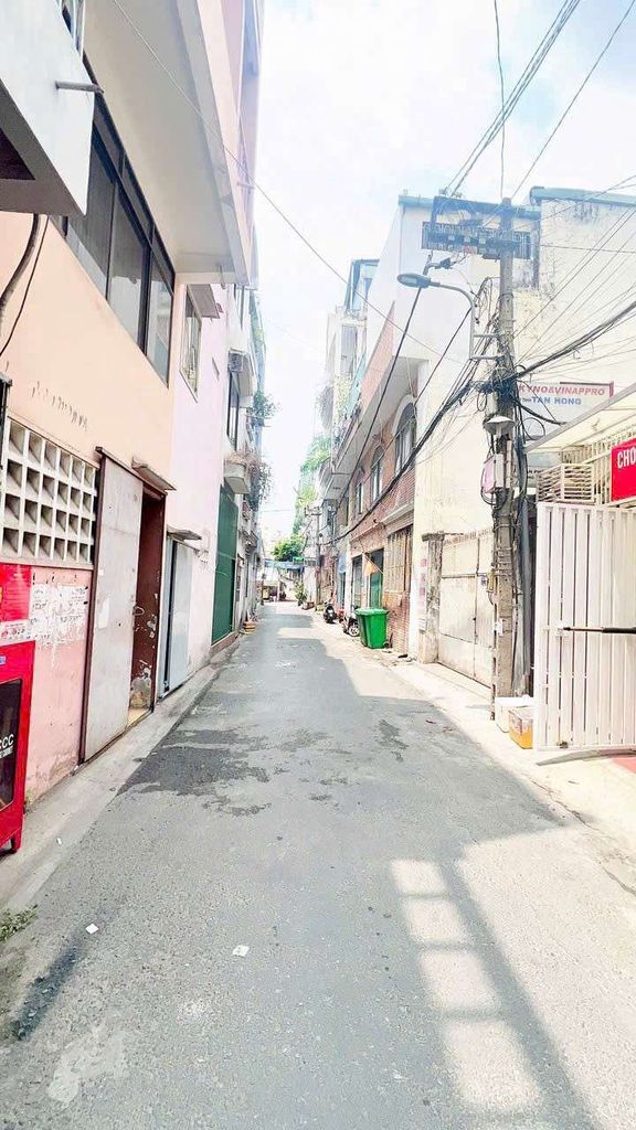 area: 4 x 18 meters, 4 mourning, 4 minutes 3 toilets 1 Sơn Hưng - price: 170,000 million.