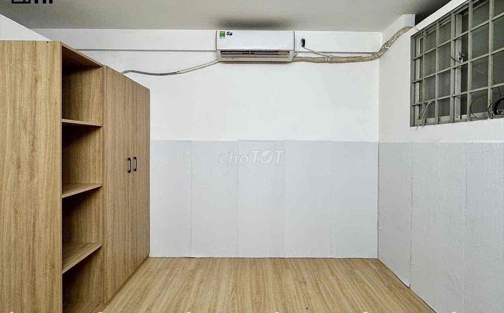 The students' room is guarded and unguarded near the City Center.