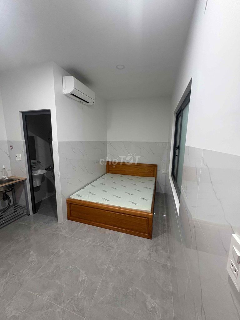 It's the owner of the hotel-- 252 A Nguyễn Thị Búp, new room.