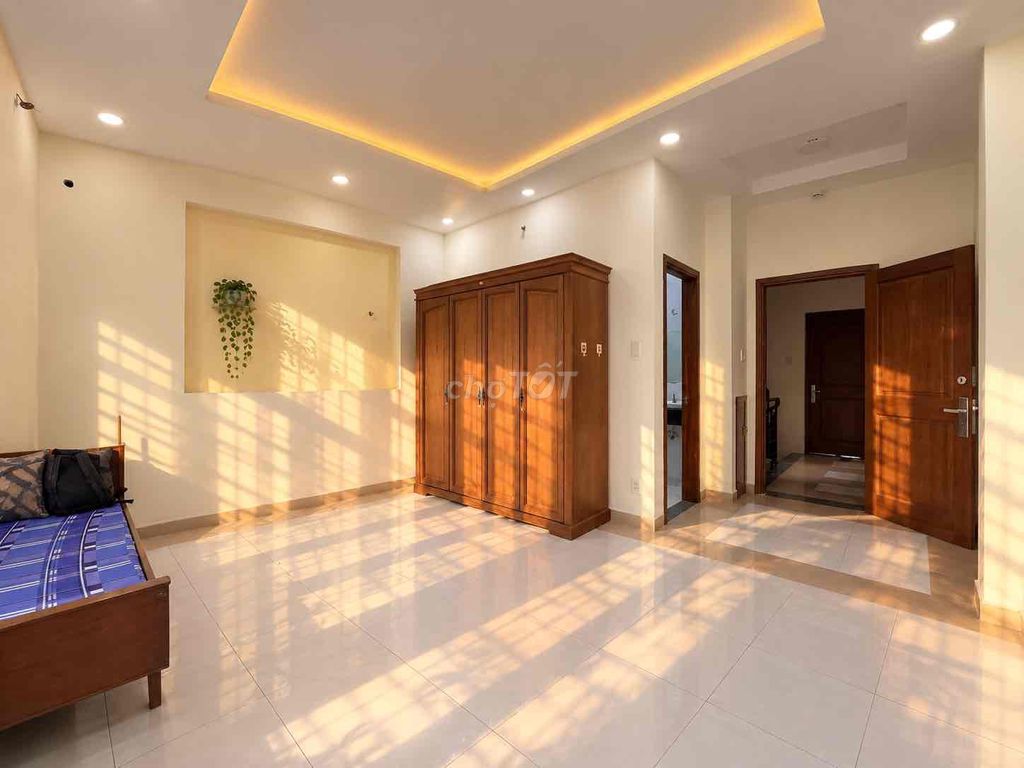 Rent studio 35 M2 to the kitchen factory at once