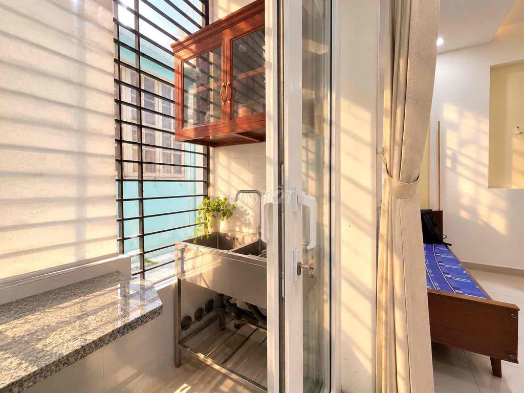 Rent studio 35 M2 to the kitchen factory at once