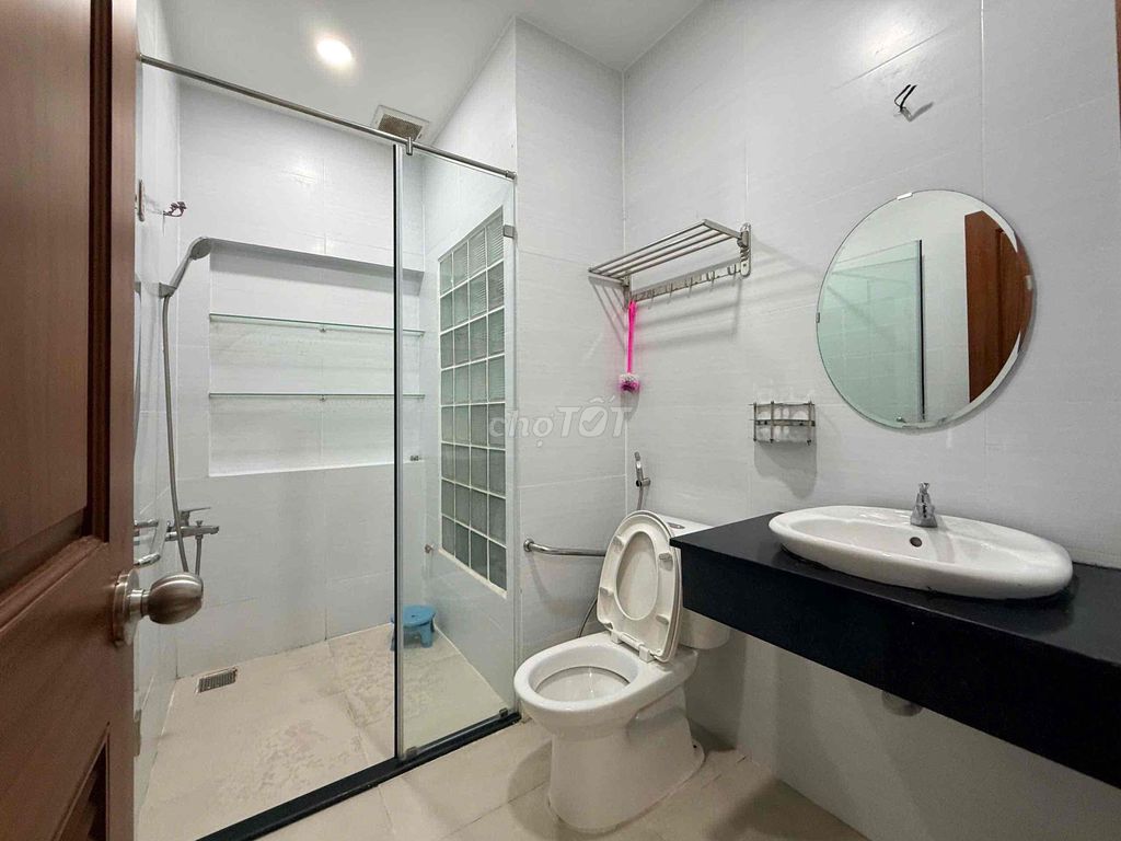 Rent studio 35 M2 to the kitchen factory at once