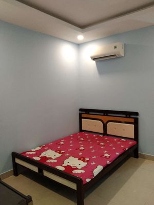 room full say that middle place