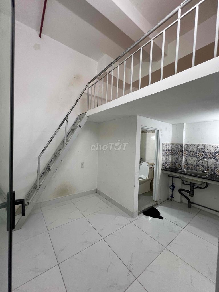 Rent the tower room/studio right at Tân Quy just 3 April