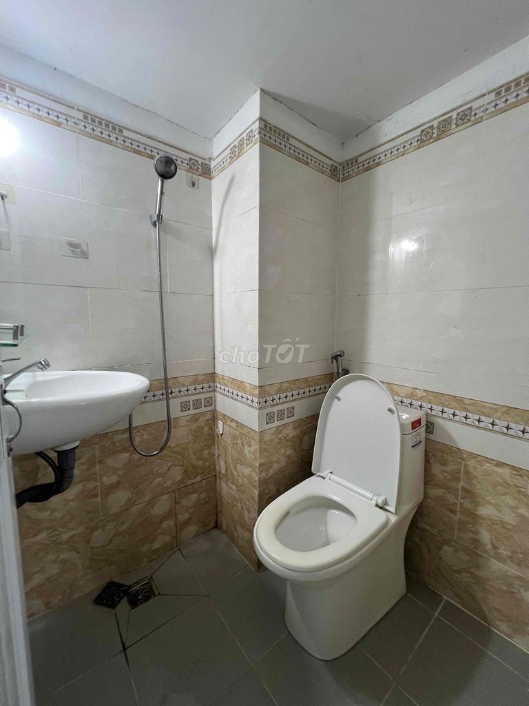 Rent the tower room/studio right at Tân Quy just 3 April
