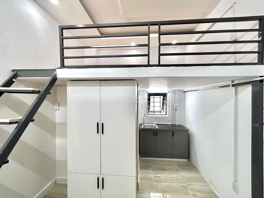 The new new built apartment 100% new balcony & District 6 window window.