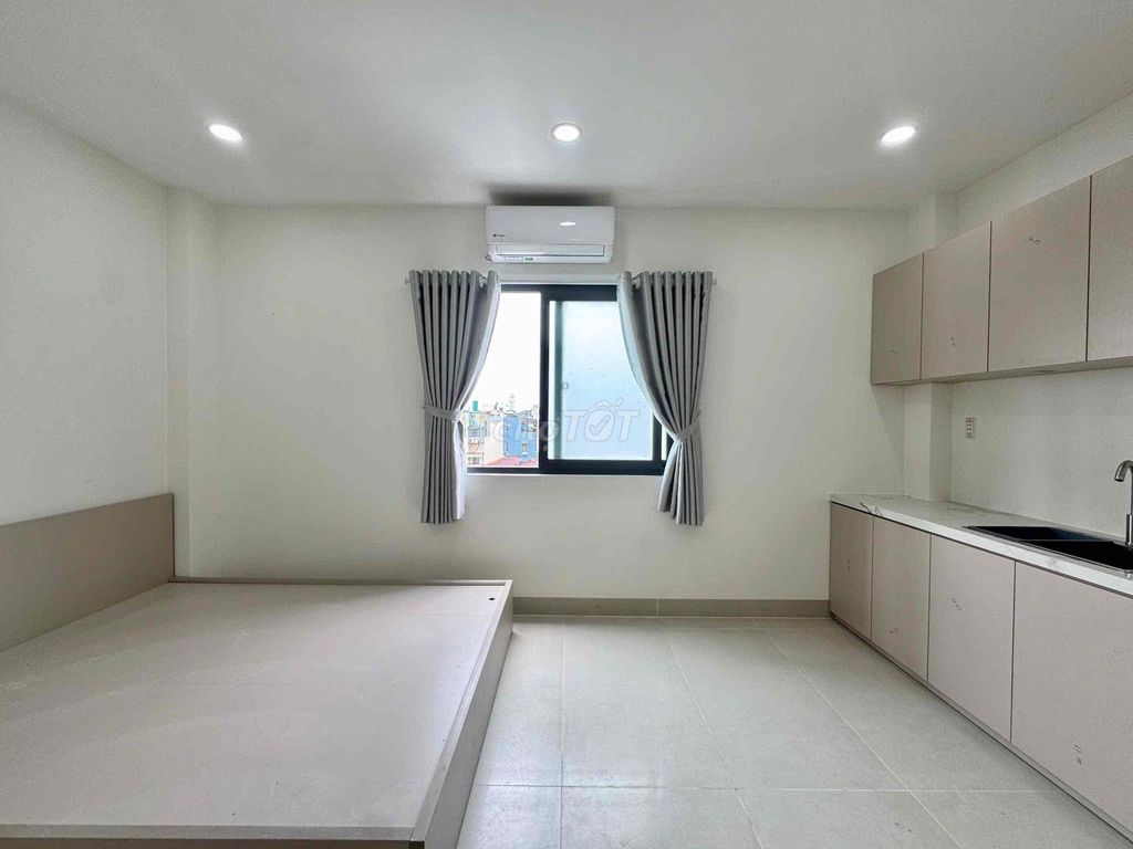 Opening the service apartment right in the market. Good-bye, good-bye.