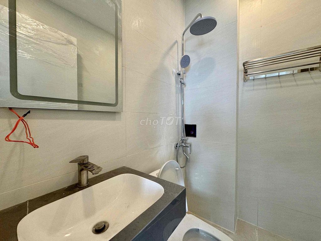 Opening the service apartment right in the market. Good-bye, good-bye.