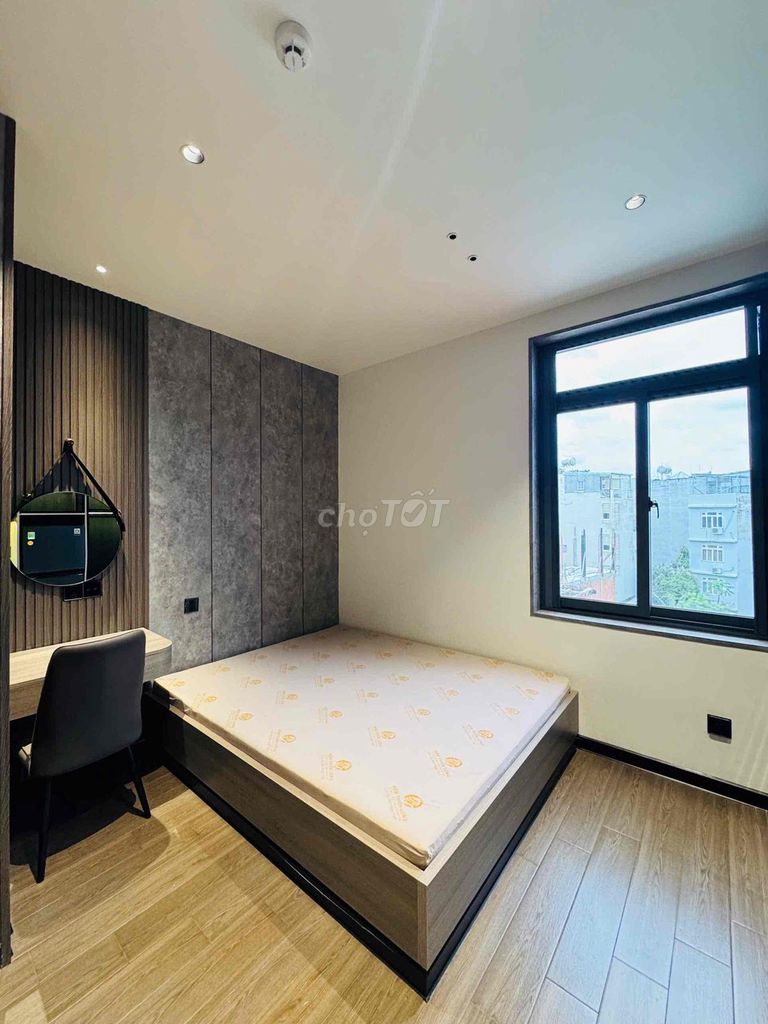 The penthouse is downtown Bình Thạnh.