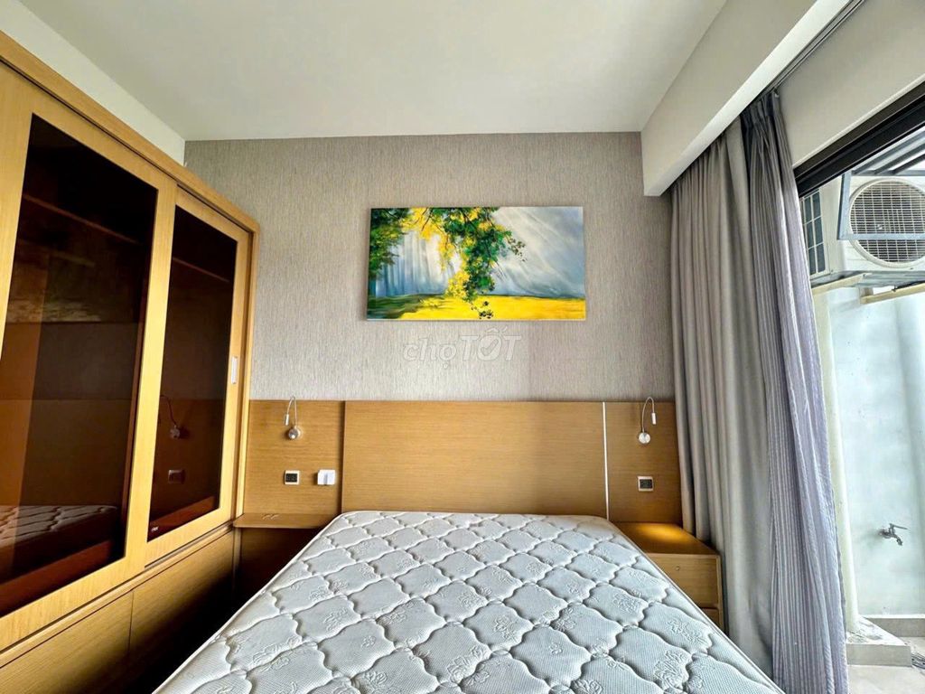 3 bedrooms cost 21 million between October empty, high-rise view.