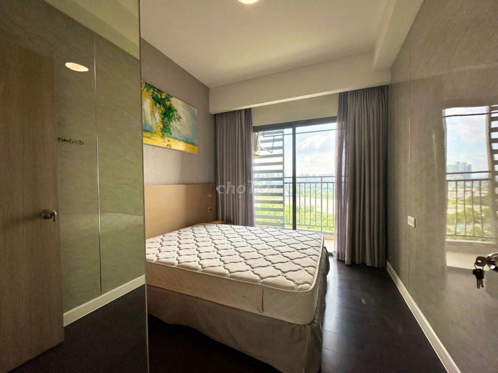 3 bedrooms cost 21 million between October empty, high-rise view.