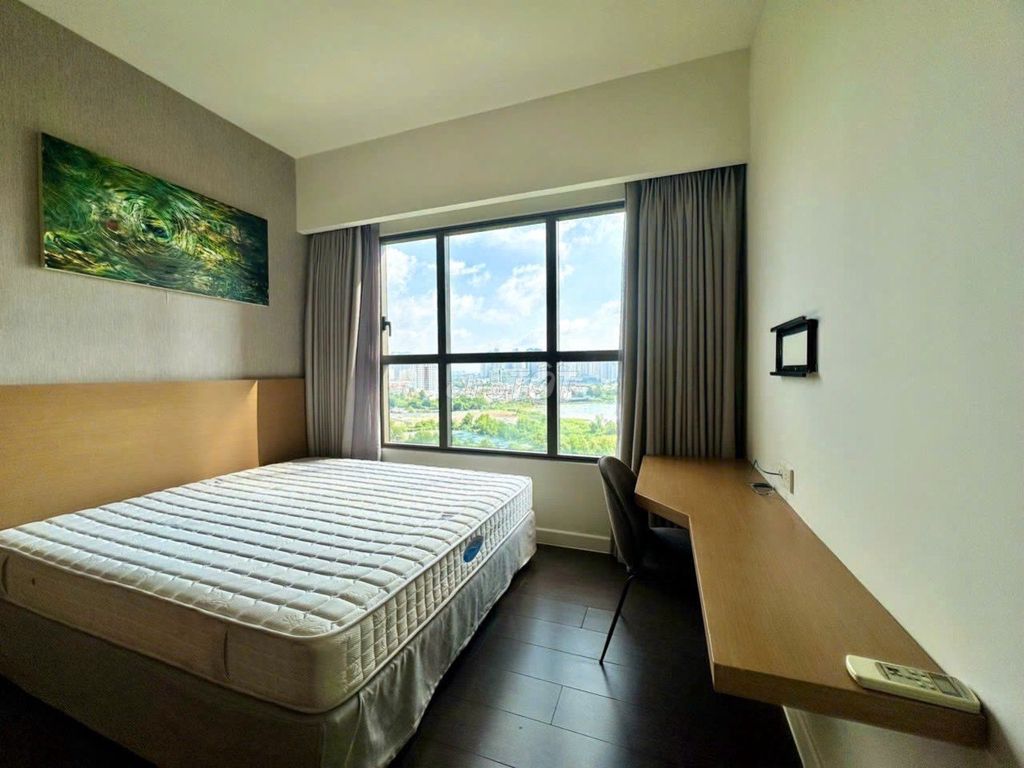 3 bedrooms cost 21 million between October empty, high-rise view.