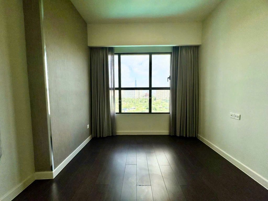 3 bedrooms cost 21 million between October empty, high-rise view.