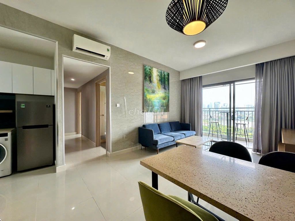 3 bedrooms cost 21 million between October empty, high-rise view.