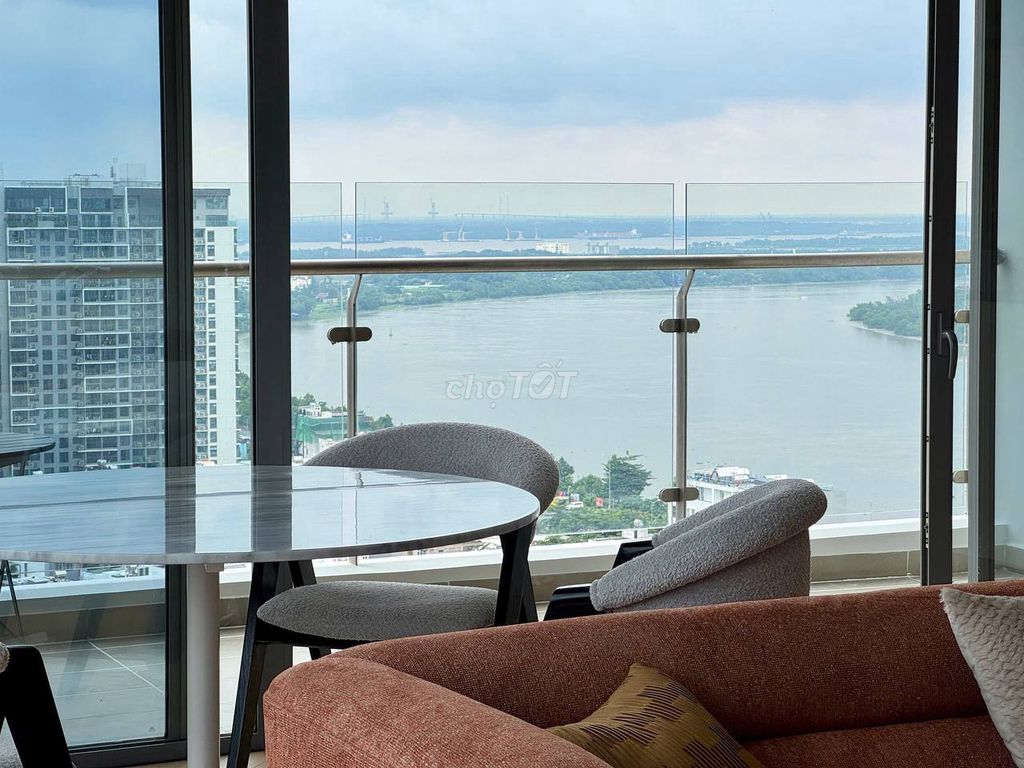 3 bedrooms cost 51 million, November empty, high-rise view of the open river.