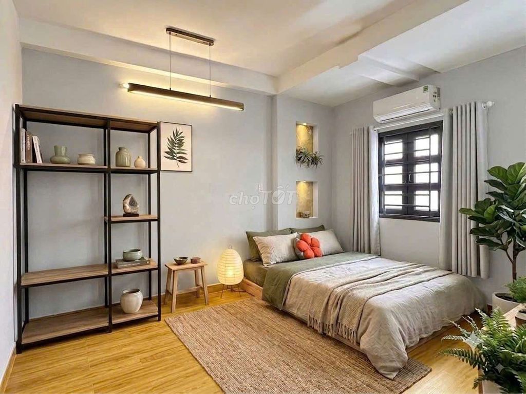 Rent the Nguyễn Văn Nghi balcony studio
