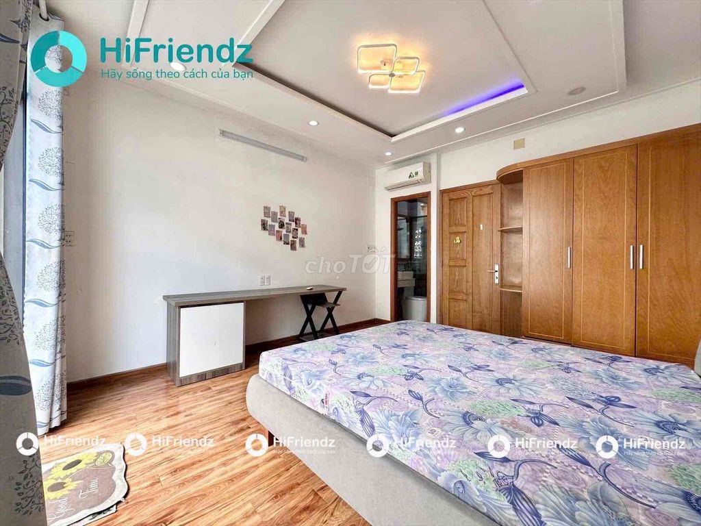 Rent the balcony room full interior