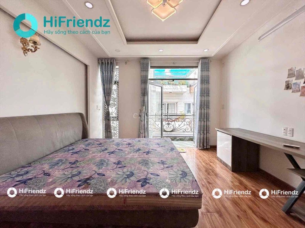 Rent the balcony room full interior