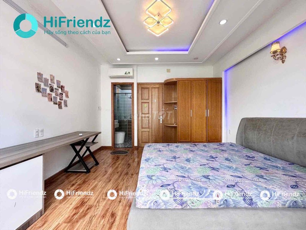 Rent the balcony room full interior