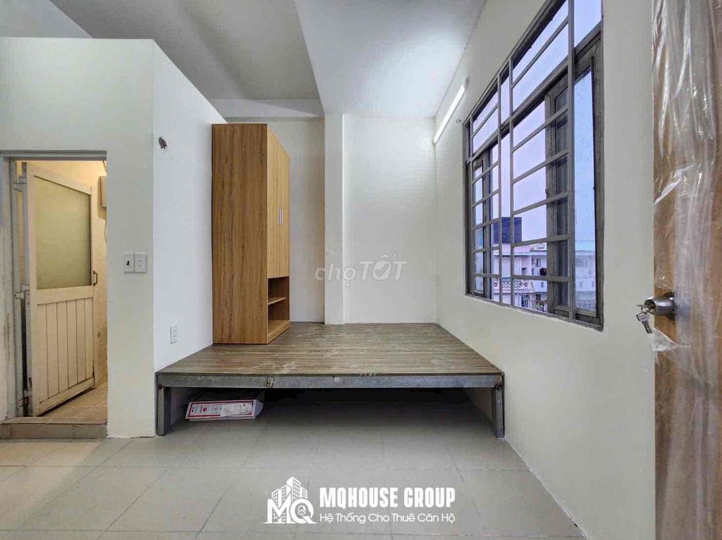 Rent the new construction window room now. AKKKq1.