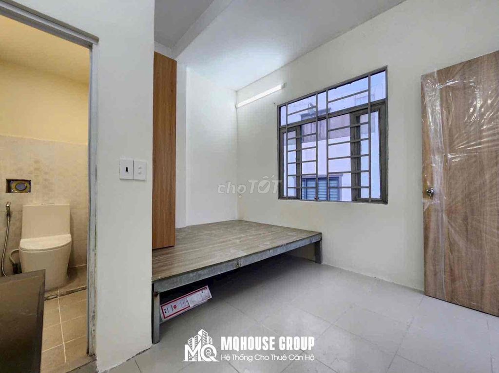 Rent the new construction window room now. AKKKq1.