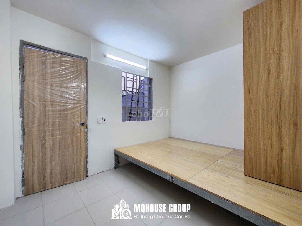Rent the new construction window room now. AKKKq1.