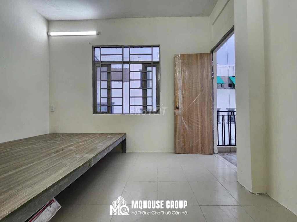 Rent the new construction window room now. AKKKq1.