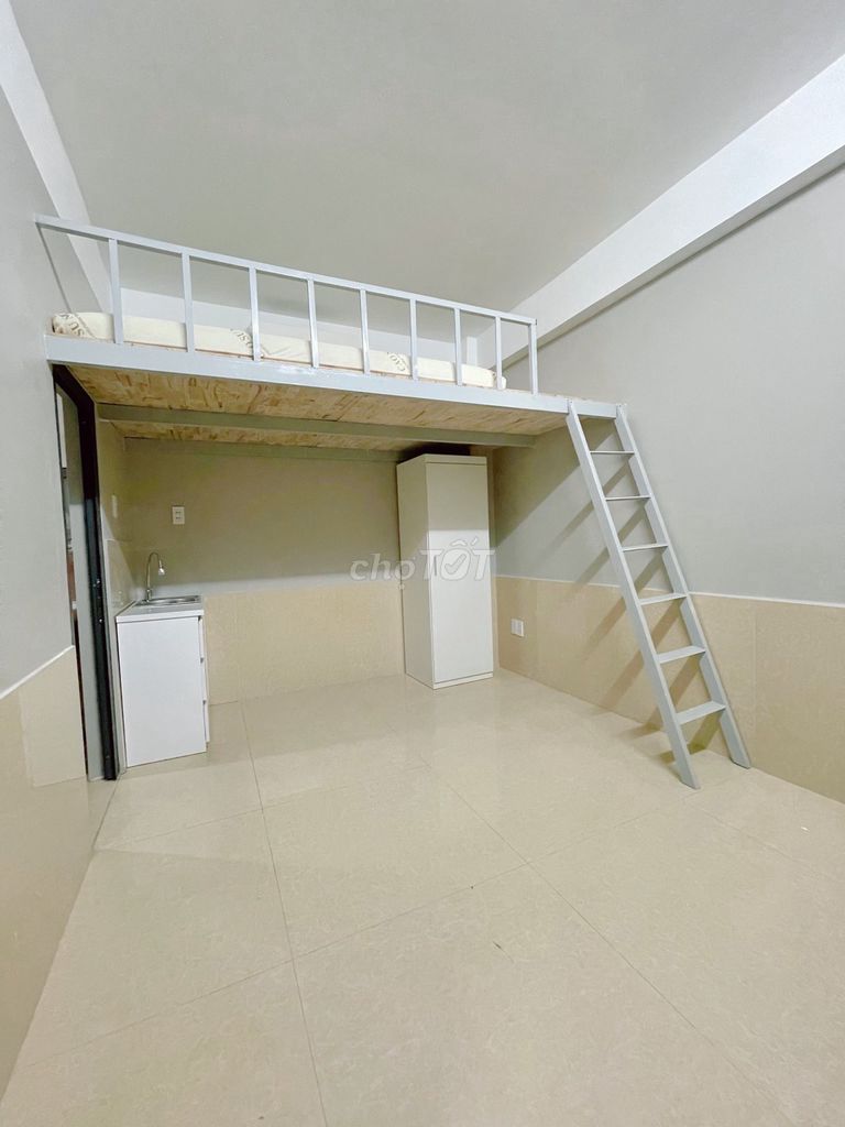 Rent the District 7-- Full interior.