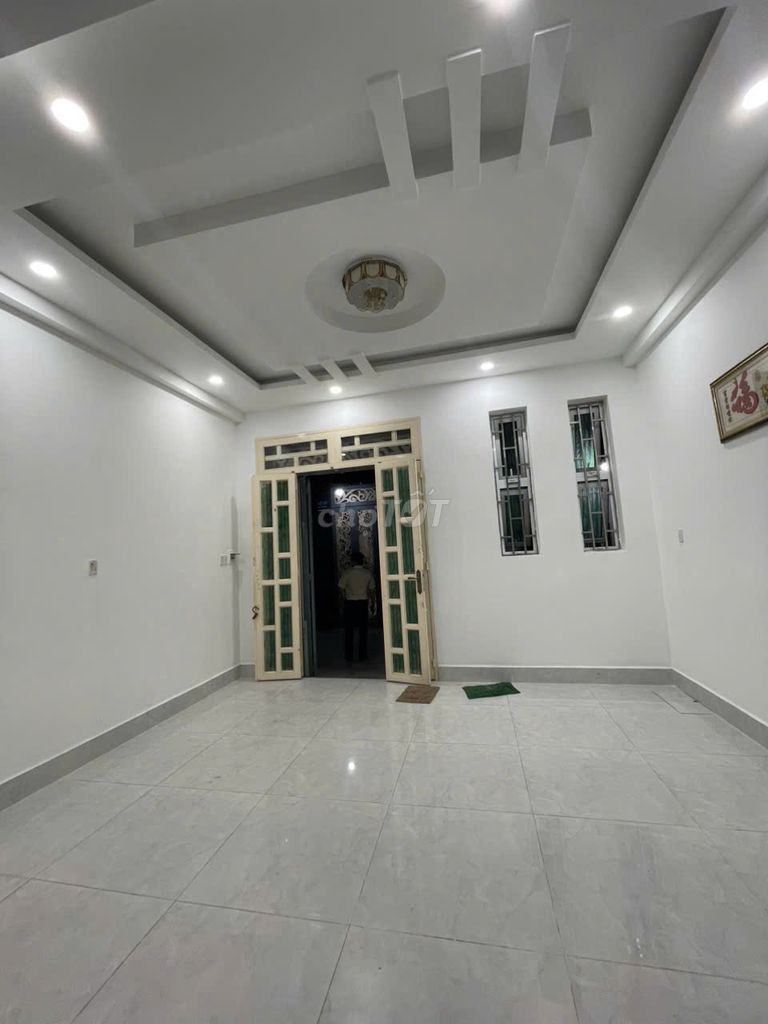 Three-story original house; near Chánh Hưng bridge; 4 bedrooms; Synchronise Action