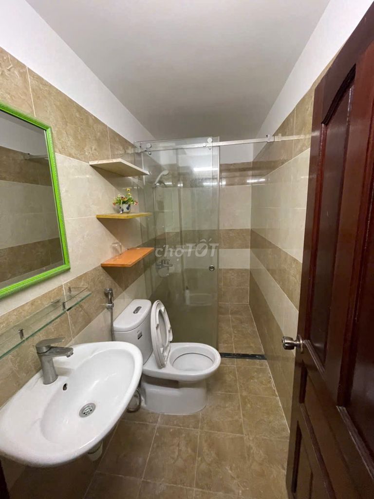 Three-story original house; near Chánh Hưng bridge; 4 bedrooms; Synchronise Action
