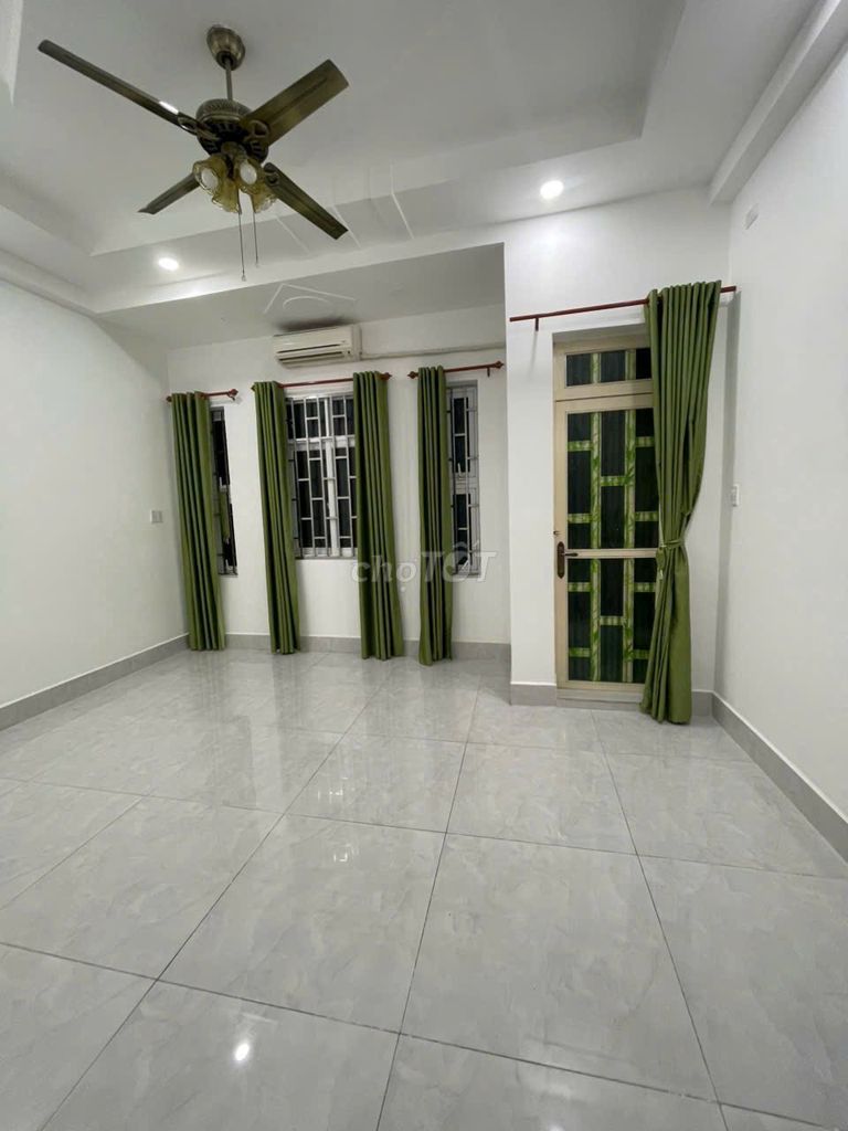 Three-story original house; near Chánh Hưng bridge; 4 bedrooms; Synchronise Action