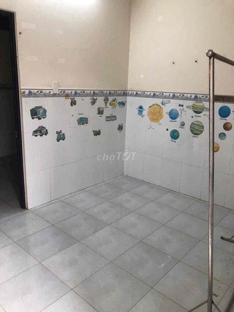 1 st floor 1 2 bedrooms front of Gần Lã Xuân Oai District 9