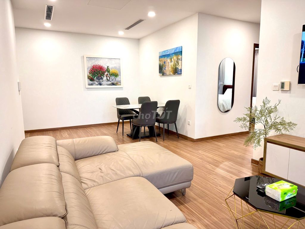 It's the owner who rents short, long-term, day-to-day