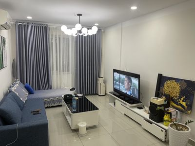 I rented a super cheap apartment: One bedroom two bedroom three bedroom: It's only six million.