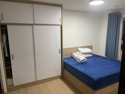 I rented a super cheap apartment: One bedroom two bedroom three bedroom: It's only six million.