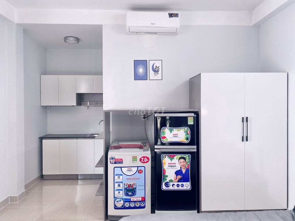 free national owner -chill wide -full interior window large toilet