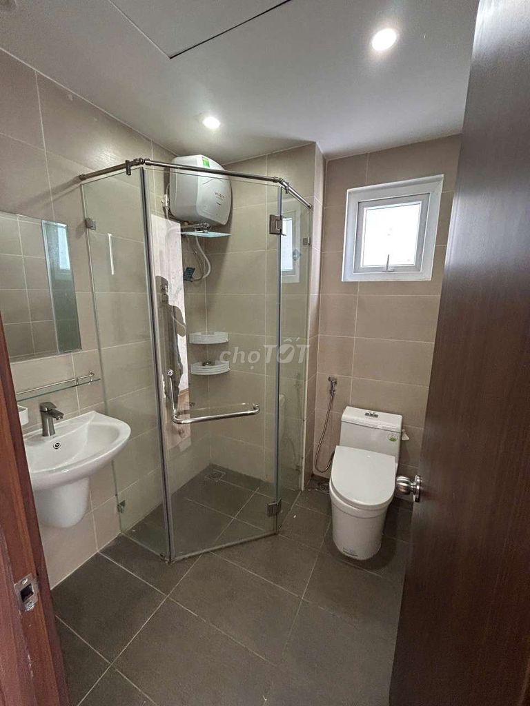 Two bedrooms, two bathrooms in security, safe and sound.
