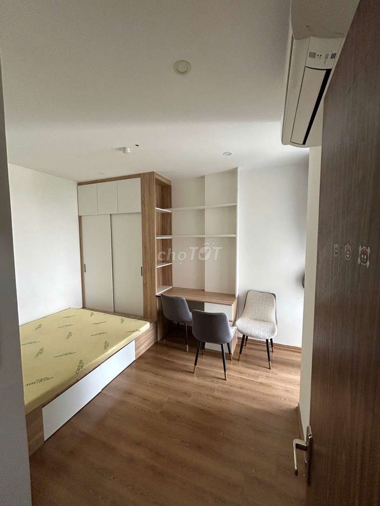 Two bedrooms, two bathrooms in security, safe and sound.