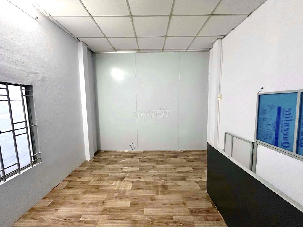 He's already in his room at 3 million degrees near the commercial university.
