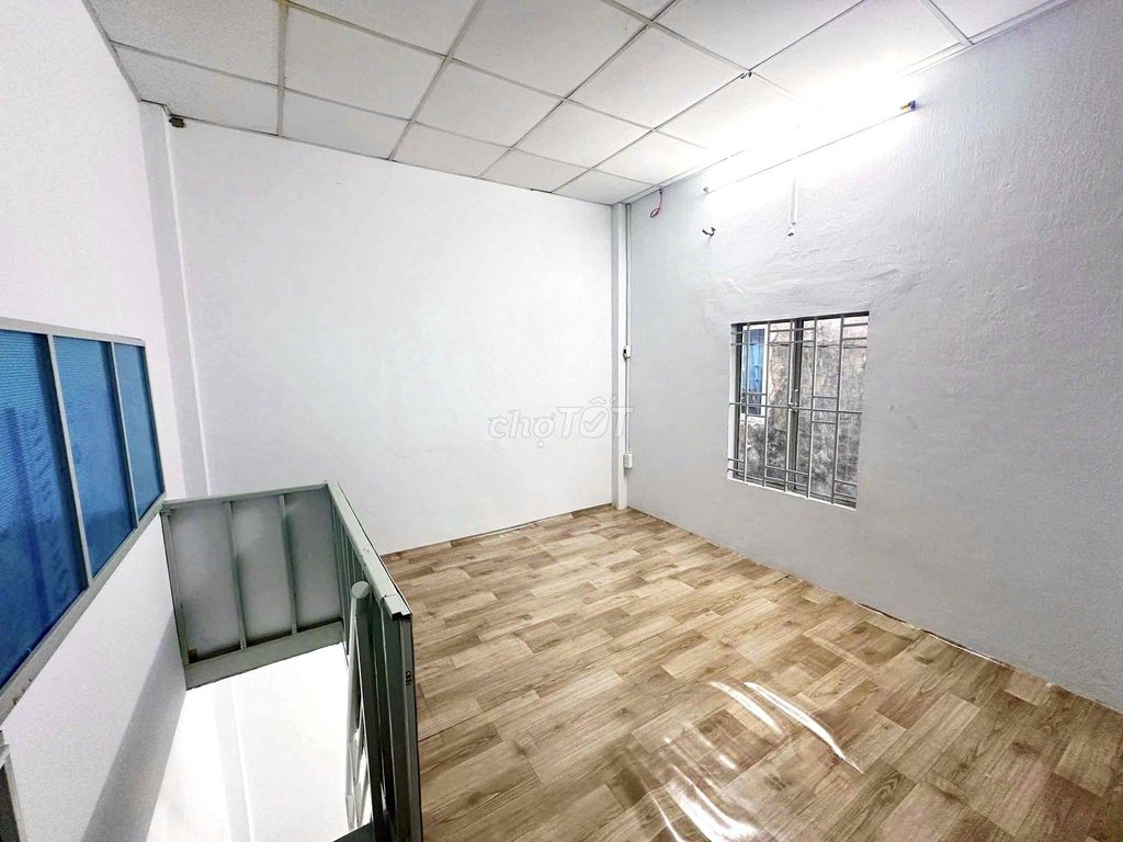 He's already in his room at 3 million degrees near the commercial university.