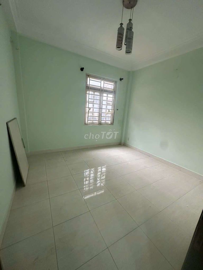 Phước Bình near Đỗ Xuân Hợp, 3 floors, 5 bedroom 3 toilets, wide sidewalk