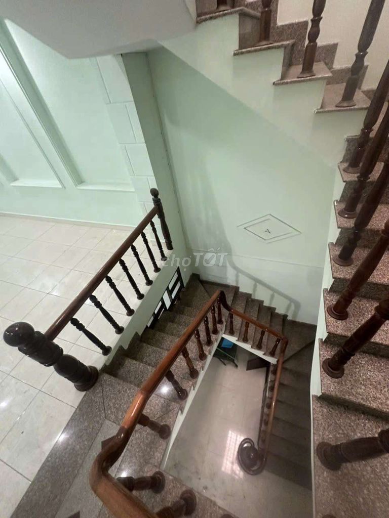 Phước Bình near Đỗ Xuân Hợp, 3 floors, 5 bedroom 3 toilets, wide sidewalk