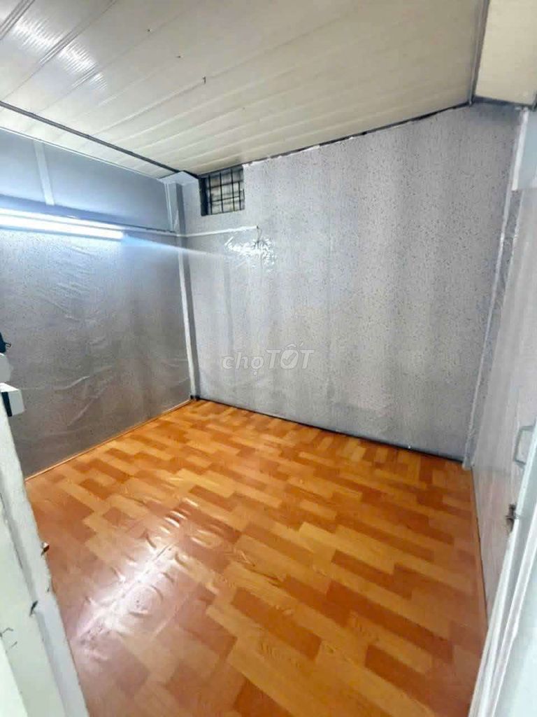 Level four, Đại Lộ 3 cash, close to the Economics. Three bedrooms. One bathroom, one chamber.