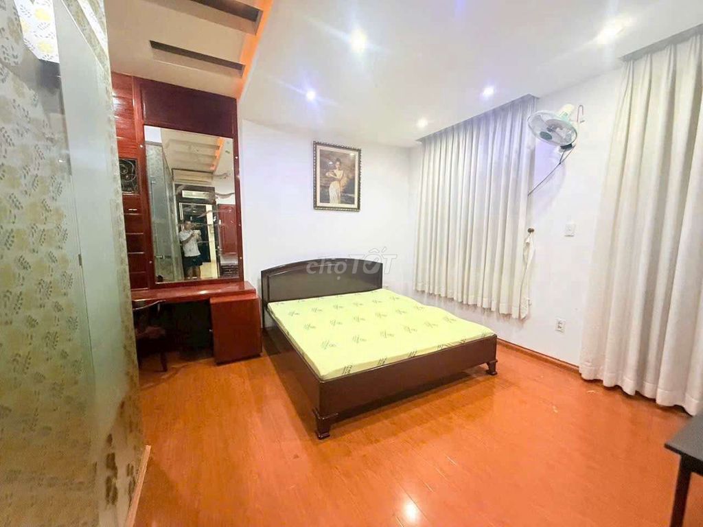 Three bedrooms, three bathrooms, ready for furniture.