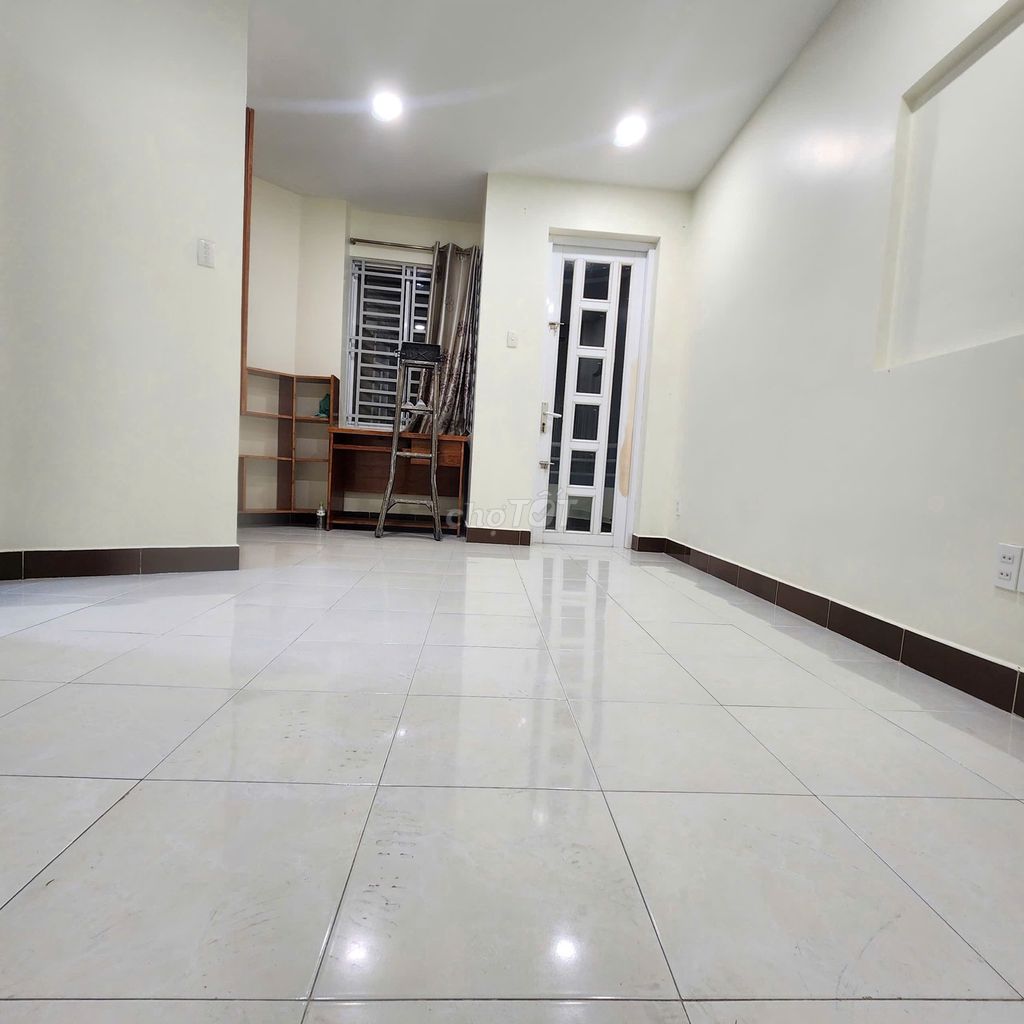 Rent a new Hòa Hảo, 4 stories, 6 meters x 10 meters, 12.5 million a month