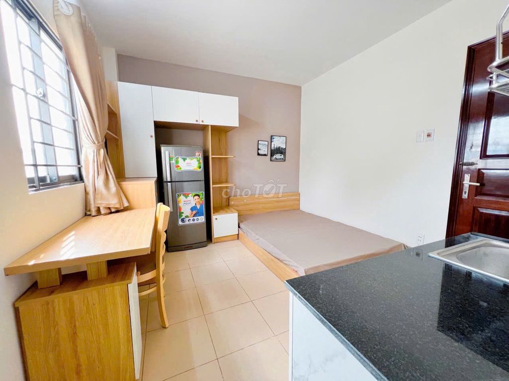 Tân Bình studio apartment - open sky windows!