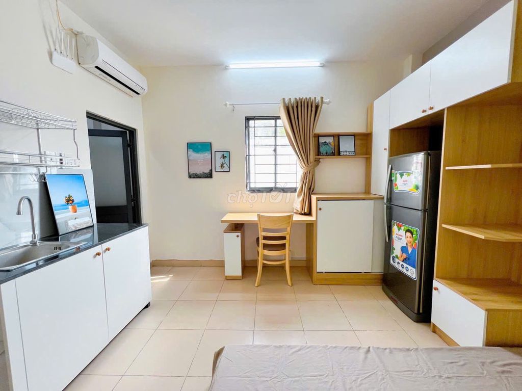 Tân Bình studio apartment - open sky windows!